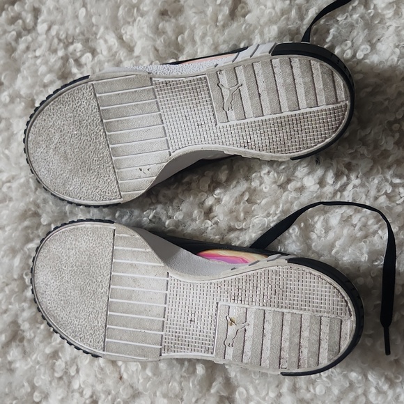 PUMA womens 9.5 sneakers - Picture 5 of 6